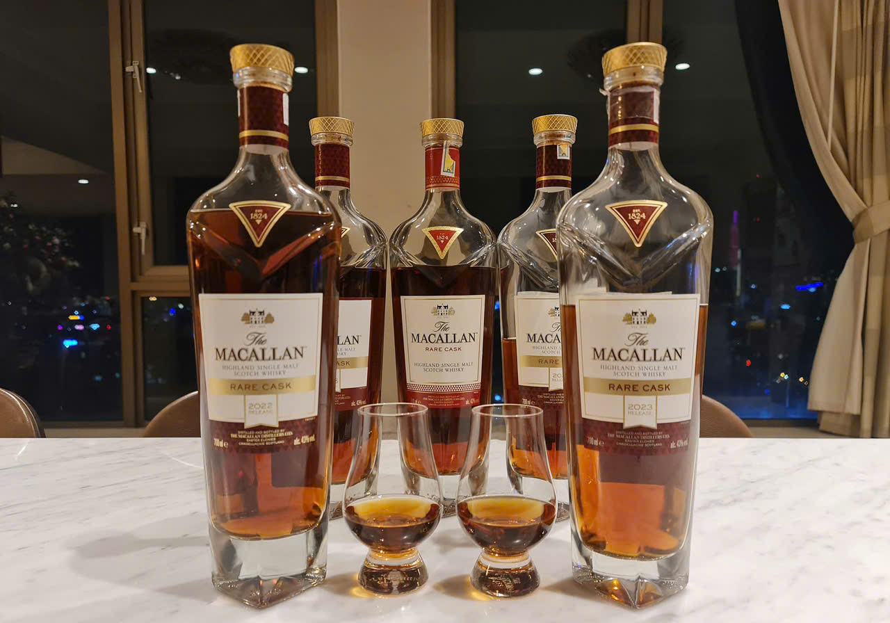 z7072700215560_866230f457fda96ef8e1775520b12808